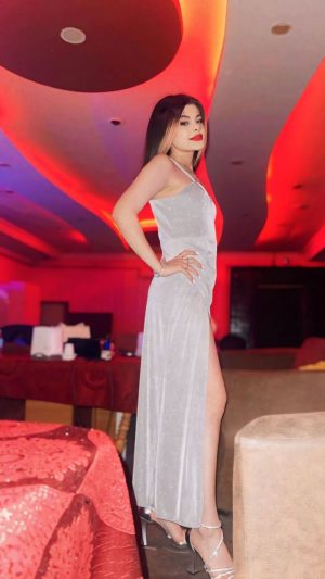 izmir-escort-bayan-eylem-genc-ve-dinamik-bir-deneyim