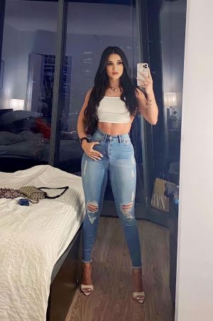 kusadasi-escort-essiz-deneyimlerin-kapisini-aralayin