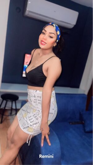 izmir-escort-bayan-oksana-egenin-esrarengiz-yildizi